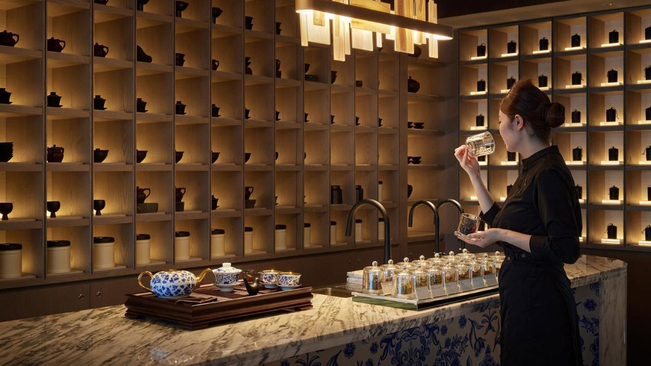 Lotte Hotel World Seoul Ngoại thất bức ảnh Tea tasting at the Mandarin Oriental, Hong Kong