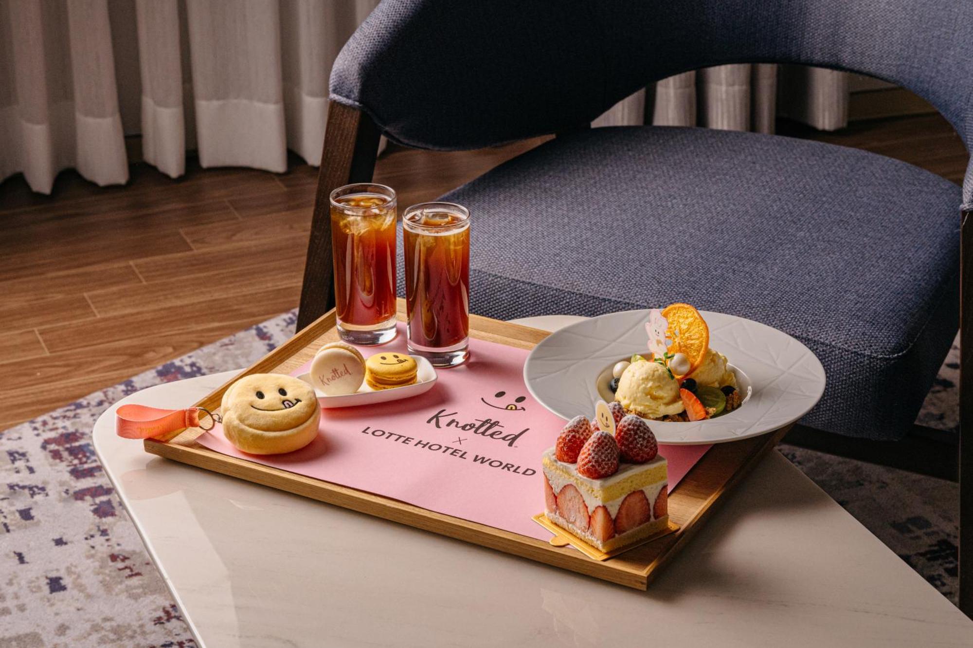 Lotte Hotel World Seoul Ngoại thất bức ảnh Room service at the Hotel