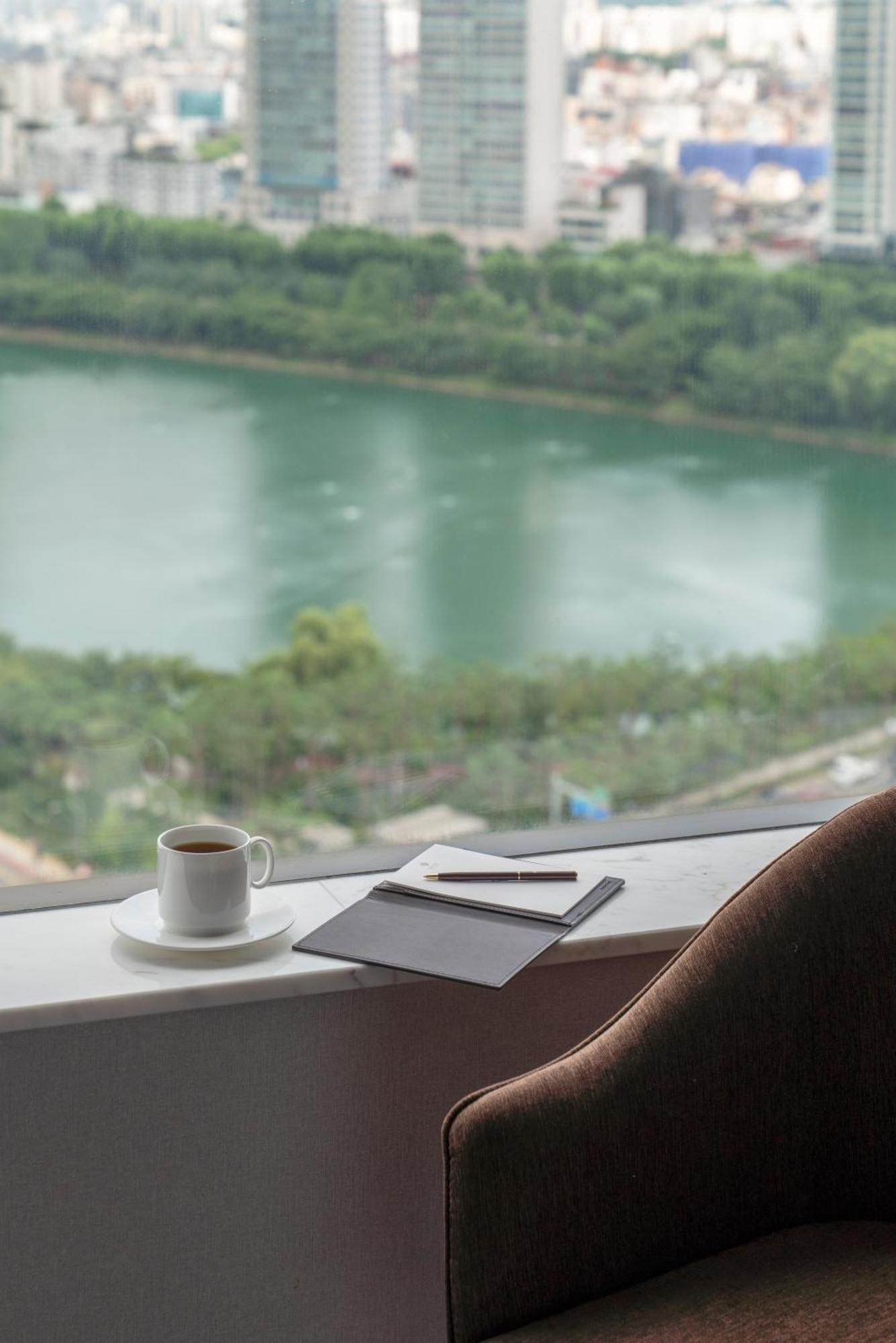 Lotte Hotel World Seoul Ngoại thất bức ảnh View of the river from the hotel